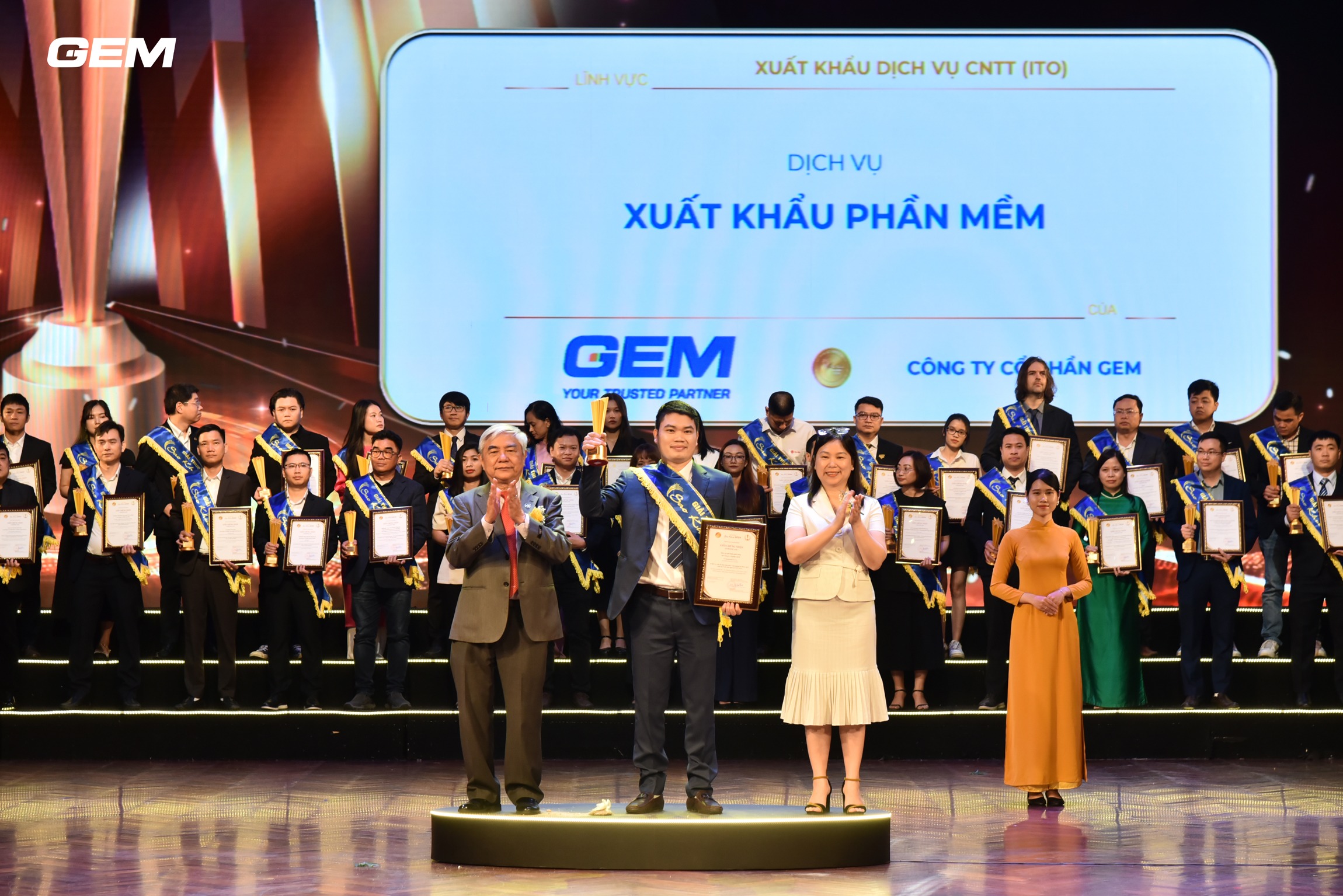 GEM affirms its position with 2024 Sao Khue Award for Excellent IT Outsourcing Service.