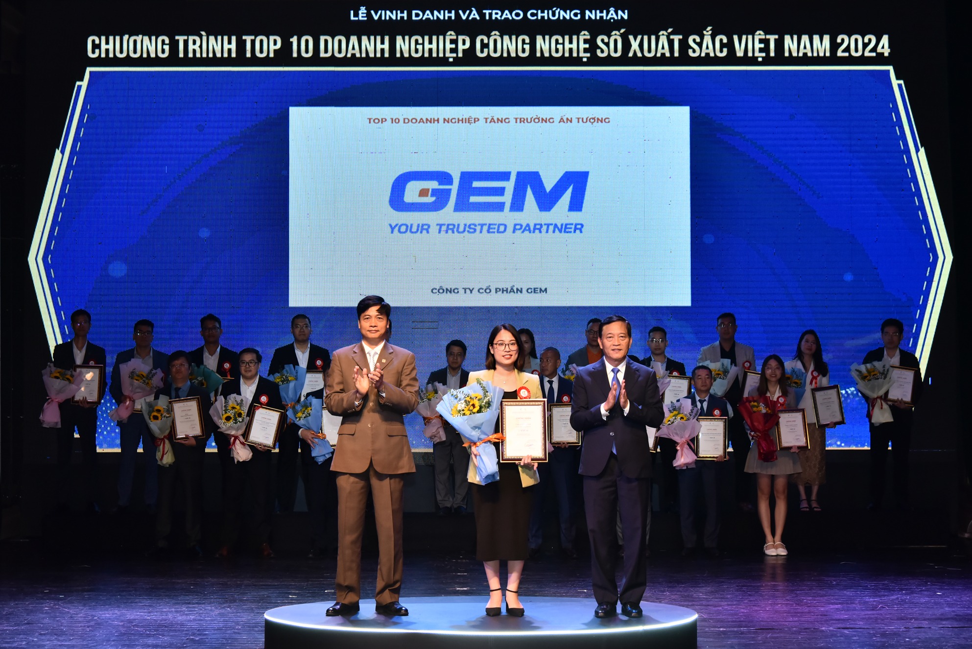 GEM received the Top 10 Vietnam ICT Companies Award for Impressive Growth! 