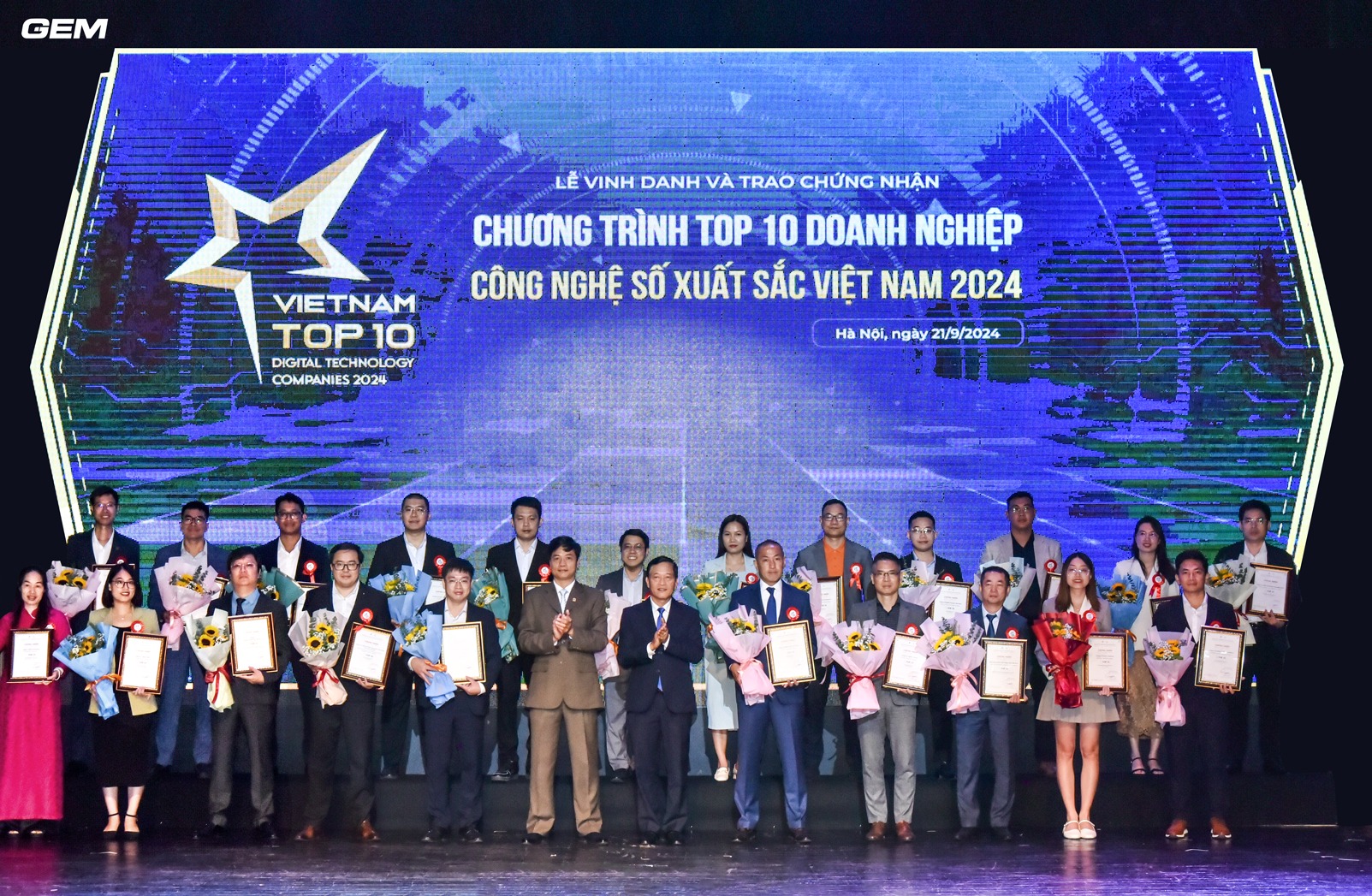 GEM received the Top 10 Vietnam ICT Companies Award for Impressive Growth! 